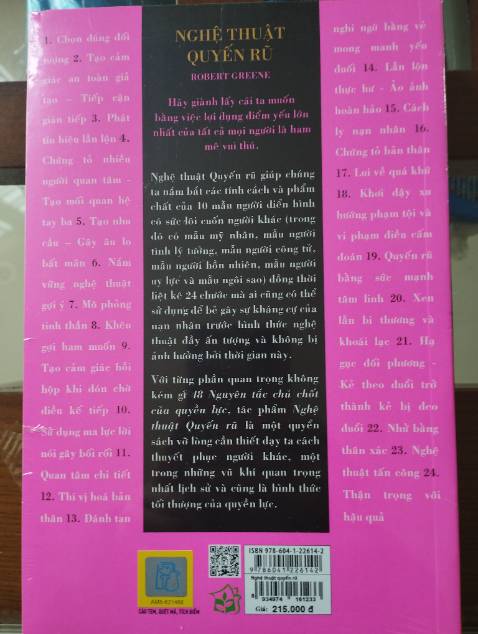 Sách giao rất nhanh, mình săn sale được nên mua rẻ hơn giá bìa. Tuy nhiên lần này Tiki đóng gói có vẻ chưa chỉn chu lắm nên bị rách mất bọc. Hi vọng lần sau Tiki sẽ đóng gói cẩn thận hơn