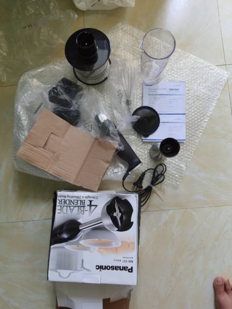 Đơn hàng tôi đặt mua 2 sản phẩm:
1/ Lò vi sóng tích hợp nướng Panasonic NN-GT65JBYUE.
2/ Máy Xay Cầm Tay Panasonic MX-SS1BRA.
Khi tôi nhận được hàng phát hiện hàng cũ bể vỡ như thế này đây. Panasonic Official Store xem lại đạo đức kinh doanh của mình nha.
Cảm ơn Tiki đã bảo vệ người tiêu dùng, hướng dẫn và hoàn tiền đầy đủ. Chúc Tiki một ngày một phát triển.