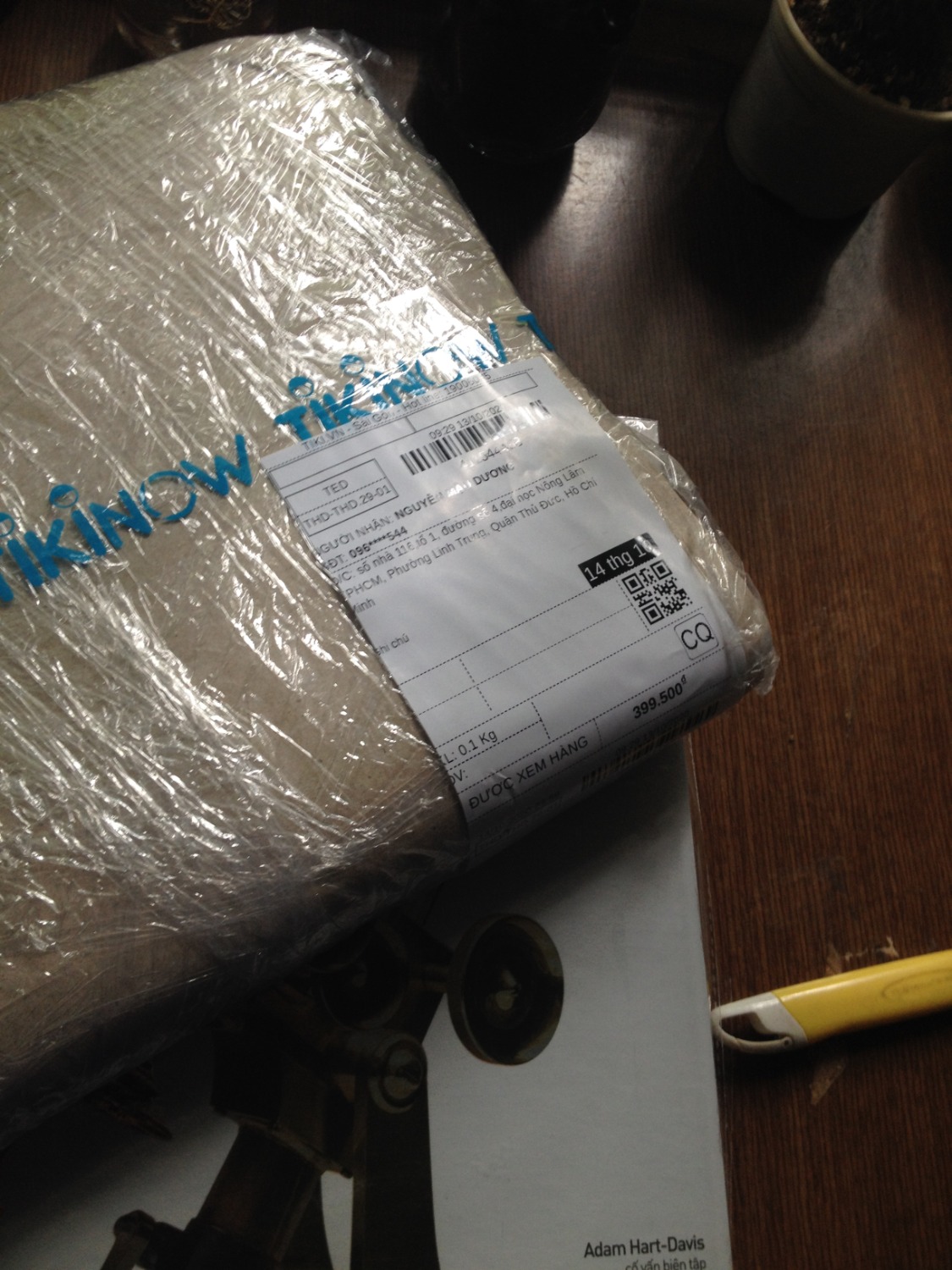 hàng gói cẩn thận 
giao hàng nhanh ,khoảng 28 tiếng sau khi đặt 
sách đẹp và không bị trầy xước 
mua đúng lúc khuyến mãi giảm 50% nữa 
tôi cực kì hài lòng