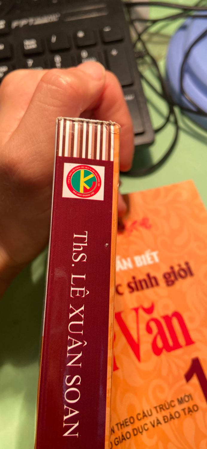 Rất hài lòng vì shiper. Nhưng đóng gói chán quá!
Nội dung sách thì tạm được nhưng k được như kì vọng. Hơi thất vọng. :((