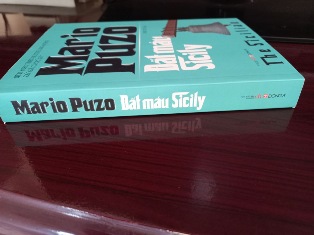 Tác phẩm của Mario Puzo luôn làm mình thấy hứng thú, những cái tên, những màu sắc và những câu truyện cuốn hút đến trang cuối cùng.