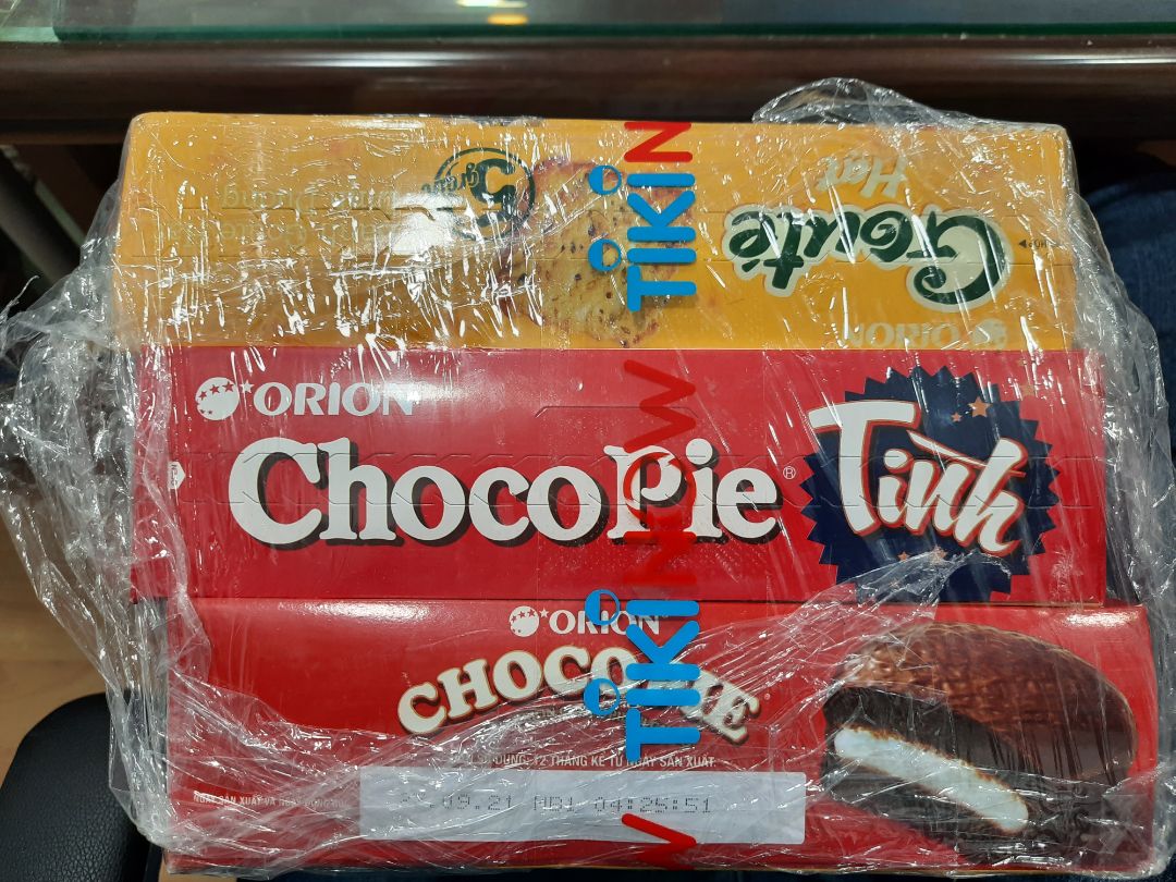 Sản phẩm giống với mô tả, tiki đóng gói chưa được tốt lắm, chỉ quấn màng co bên ngoài mà không có thùng sẽ khiến hộp dễ bị móp, date sử dụng còn khá lâu, sử dụng gói tikinow giao hàng trong 2h. Chất lượng bánh còn cần phải kiểm chứng.