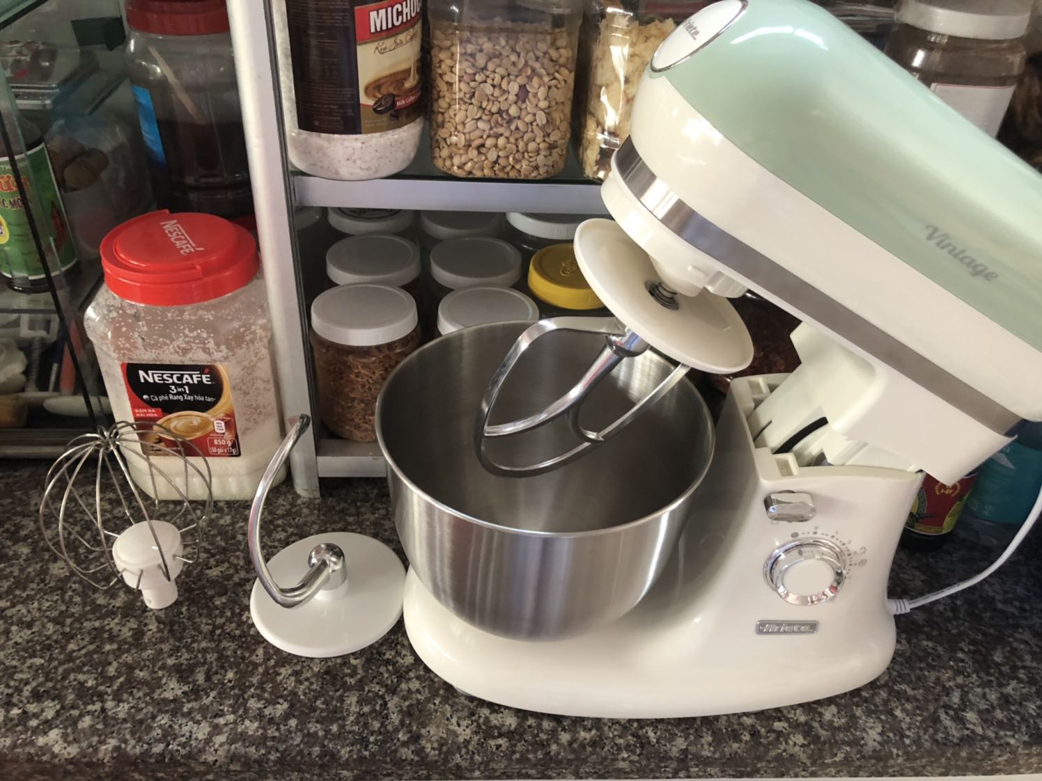 Giao hàng nhanh, đóng gói cẩn thận. Về máy thì mình có chạy thử máy không, cảm nhận máy êm, không rung lắc nhiều.
Mình nghĩ sử dụng trong gia đình thì chọn máy này cũng ổn.