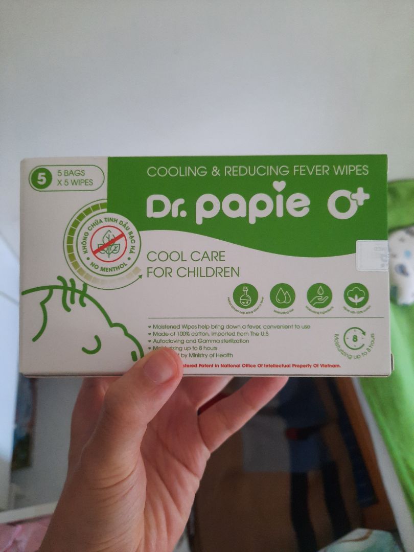 chưa dùng qua khăn lau hạ sốt, nhưng đã dùng qua sản phẩm của Dr Papie thấy hài lòng nên mua trữ sẵn phòng khi bé không khỏe. đóng gói cẩn thận.