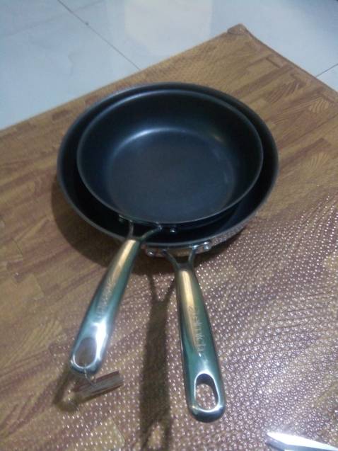 Hàng  chắc chắn, cầm nặng tay, lâu sẽ mỏi. Hàng  chắc chắn, cầm nặng tay, lâu sẽ mỏi.