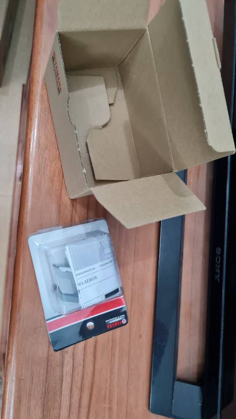 Sản phẩm tốt, màu này là màu xám chứ không phải bạc, với lại sản phẩm giá hơi cao, mình có mã giảm 80k vẫn thấy hơi đắt.