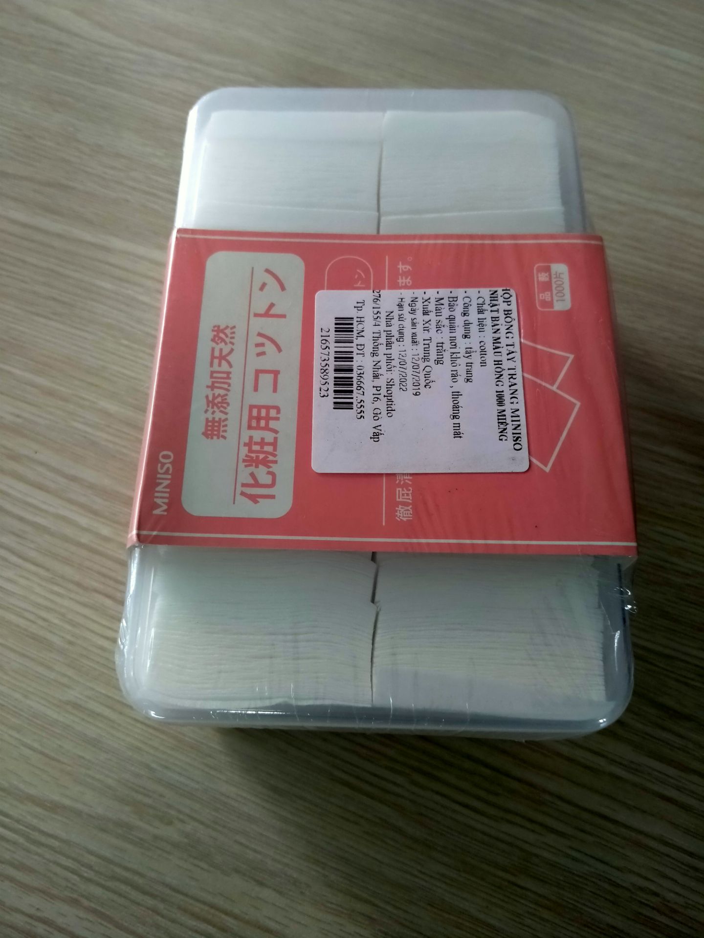 Sản phẩm tốt, rất ưng ý. Gói hàng rất kỹ càng cẩn thận, shipper giao rất nhanh. Hộp bông tẩy trang bên trong còn nguyên vẹn, không bị móp méo hay bể hộp gì cả. Bông tẩy trang khá mềm khá dai, không để lại xơ bông trên da mặt. Tóm lại xài khá chất lượng, khi nào xài hết sẽ quay lại ủng hộ shopp nữa.