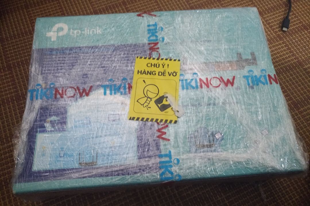 sản phẩm tuyệt vời, có điều nhân viên tư vấn của tiki bảo là bản v2.8 mà khi nhận được lại là bản v2, quá thất vọng với cách làm ăn của tiki. yêu cầu đổi sản phẩm cũng không giải quyết.
về sản phẩm, đây là sản phẩm tuyệt vời, có cổng lan và wan đạt tốc độ gigabit giúp băng thông mạng trên 100 mbps.