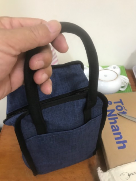 Shop đóng gói cẩn thận, giao hàng nhanh, nhân viên Tiki cởi mở. Túi may chắc chắn, chất liệu bề đẹp, giá cả phải chăng; ngoài ra còn kèm túi nhỏ đựng Đũa, muỗm, nhất là thư Cám ơn, bán hàng rất chuyên nghiệp. Nên mua sử dụng.