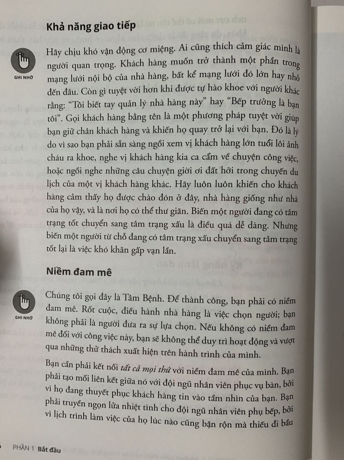 / Đọc cuốn này đúng là mở rộng tầm nhìn vì nó có liên quan tới lĩnh vực nghề nghiệp hiện tại của mình. Đây là cuốn sách mô tả khá chi tiết từ cấp vận hành cho tới cấp độ là owner của 1 nhà hàng. Mặc dù mình chưa đạt đc tới level đó nhưng nó cung cấp 1 khối lượng kiến thức rất lớn sâu sắc trong lĩnh vực F&B. Và đầu sách có giới thiệu 1 cuốn Running a bar for dummies, mình có search tiki thì quyển này chưa có hàng.
Mình khá hài lòng vs chất lượng mà sản phẩm tiki giao cho mình.