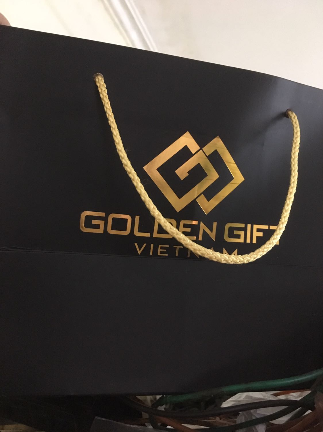 Tượng vàng thần tài siêu đẹp, siêu may mắn, mạ vàng hẳn hoi và có phiếu bảo hàng. Lúc mua nv Tiki giao thân thiện và đóng hàng cực kì chắc chắn. Yêu lắm :))