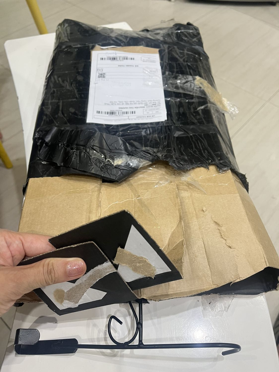 SP ok, hợp với phần khung cố định hơn vì treo ở cửa mở ra mở vào dễ làm lung lay chỗ móc treo