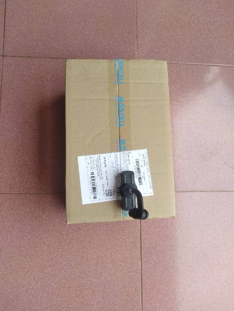 - Nhìn chung là giao hàng nhanh hơn so với thời gian dự kiến. Sách cũng mới, chất lượng. Dùng bản giấy học tập cho tập trung. 
- Shipper thì là người nhà rồi nên bỏ qua. 😄