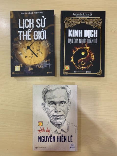 Mình đặt buổi sáng thì buổi chiều nhận, trước tiên quá là ưng dịch vụ Tiki Now. Cảm ơn Tiki cho cảm giác quá tốt
Mình đặt cả 3 quyển của cụ Lê. 
Sách mới, bìa đẹp, in rõ chữ
Còn nội dung thì mình chưa đọc nên chưa đánh giá Mình đặt buổi sáng thì buổi chiều nhận, trước tiên quá là ưng dịch vụ Tiki Now. Cảm ơn Tiki cho cảm giác quá tốt
Mình đặt cả 3 quyển của cụ Lê. 
Sách mới, bìa đẹp, in rõ chữ
Còn nội dung thì mình chưa đọc nên chưa đánh giá