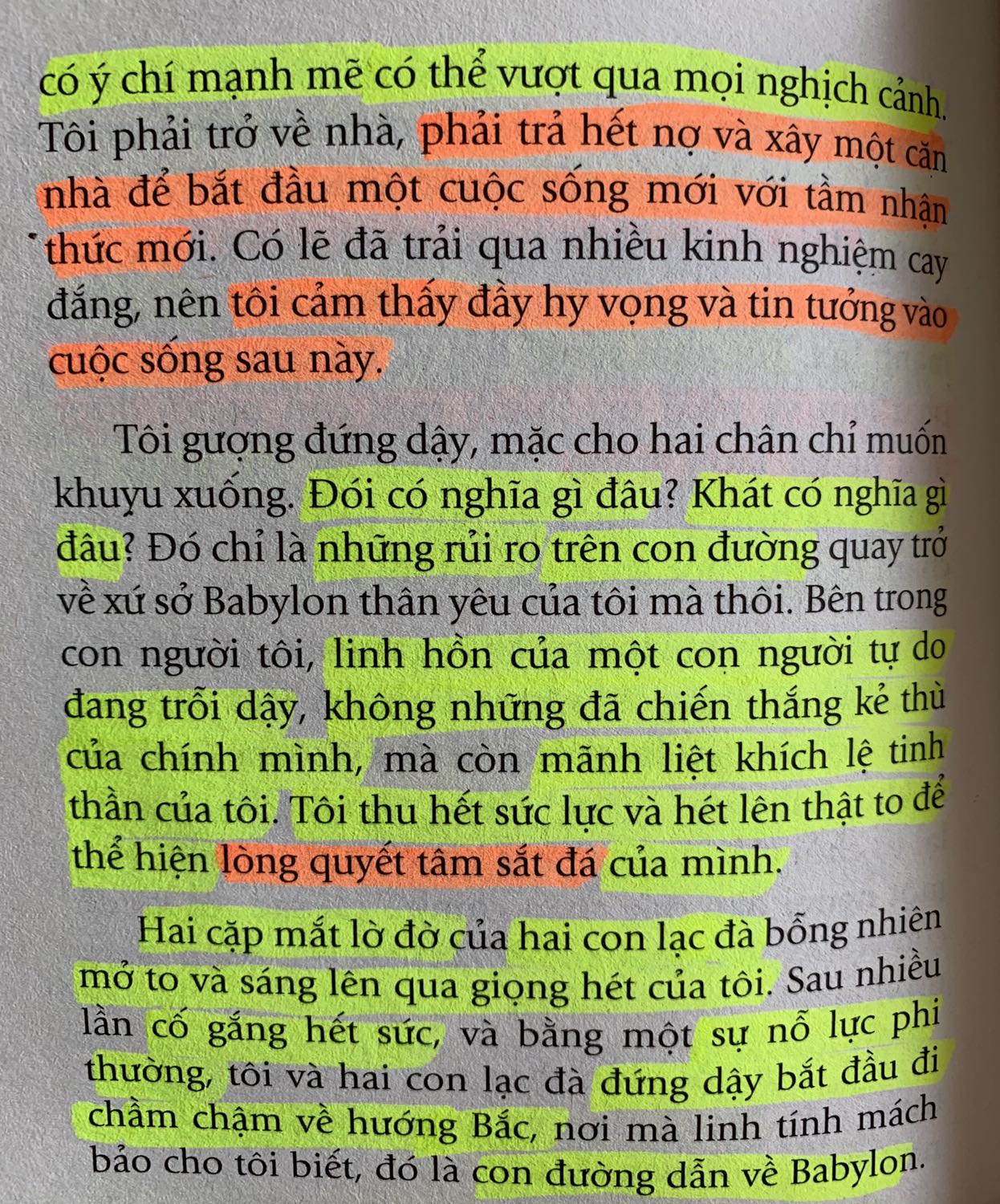 Một cuốn sách cực hay về quản lý tài chính và cho mình thấm thía về 5 quy luật của vàng. Mình đang áp dụng 5 quy luật này vào Đầu tư - Kinh doanh và thấy rất đúng, rất chuẩn luôn ???. Cuốn này phải nói tuy nhỏ mà cực có võ. 
Đọc đi đọc lại càng thấm hơn. Mình đã mua cuốn thứ 2 để đọc lại vì cuốn 1 mình đọc đã highlight chi chít và viết ra sách nên khi mình đọc lại mình muốn cách hiểu lần sau của mình khác lần trc là ntn. 
Nói chung là rất đáng mua. Mình còn mua tặng cho cả gia đình đọc.. ....??????