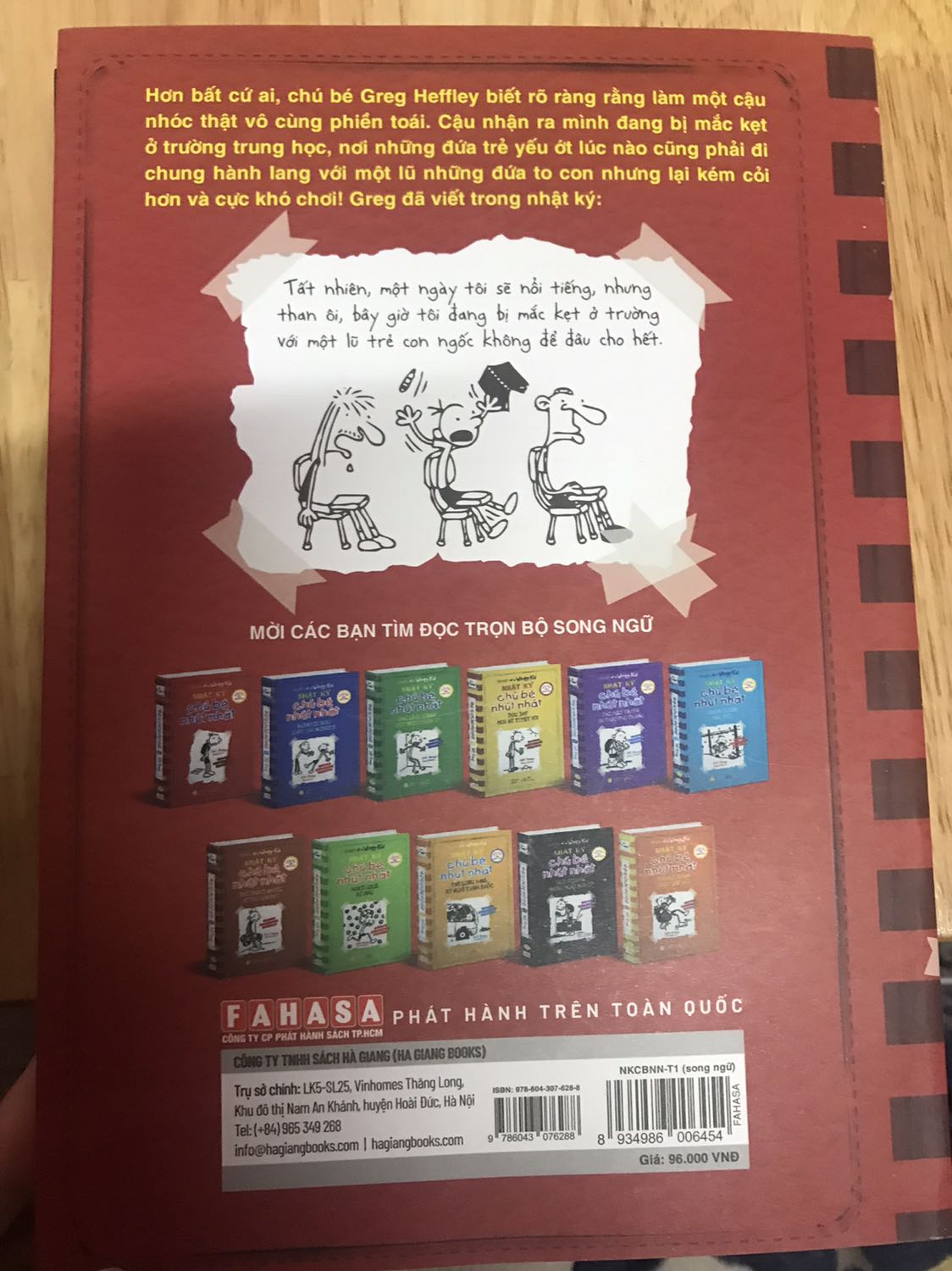 Giao hàng rất nhanh, mình cũng thích cuoins này lắm nhưng giờ mới mua đc, shop gói hàng cẩn thận, shiper thân thiện