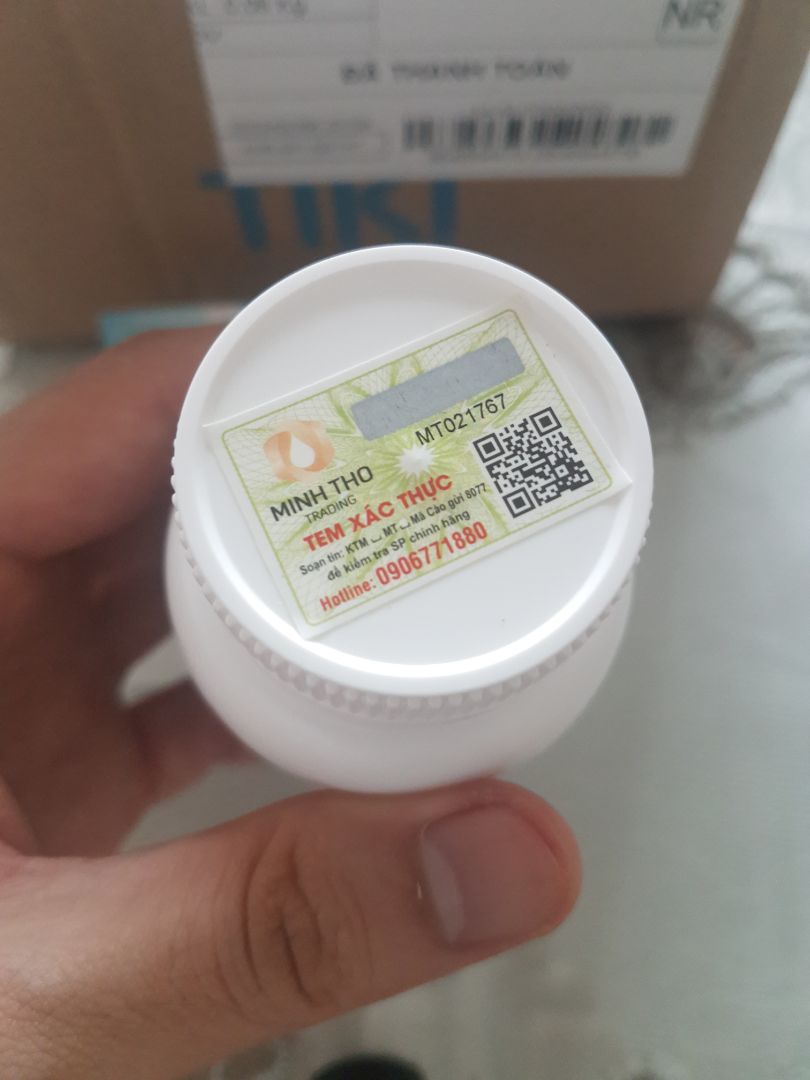 Shop đóng gói cẩn thận, gửi nhanh. Sản phẩm có tem mác cẩn thận, so sánh với các dấu hiệu để phân biệt hàng giả ở trên mạng thì k thấy nên chắc là sản phẩm chính hãng. Mới uống viên này được 1 thời gian ngắn, 1 viên/ngày nên chưa thấy tác dụng gì cụ thể, sẽ phải đợi lâu hơn để biết hiệu quả của thuốc.