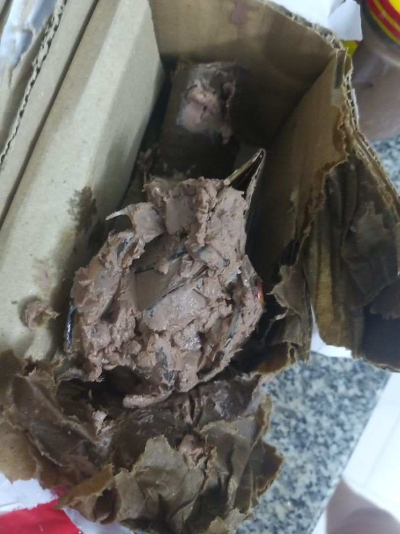 Mình mua 2 hũ,  về mở ra thì 1 hũ bị bể tan nát, mắm ướt hộp carton phía trong.