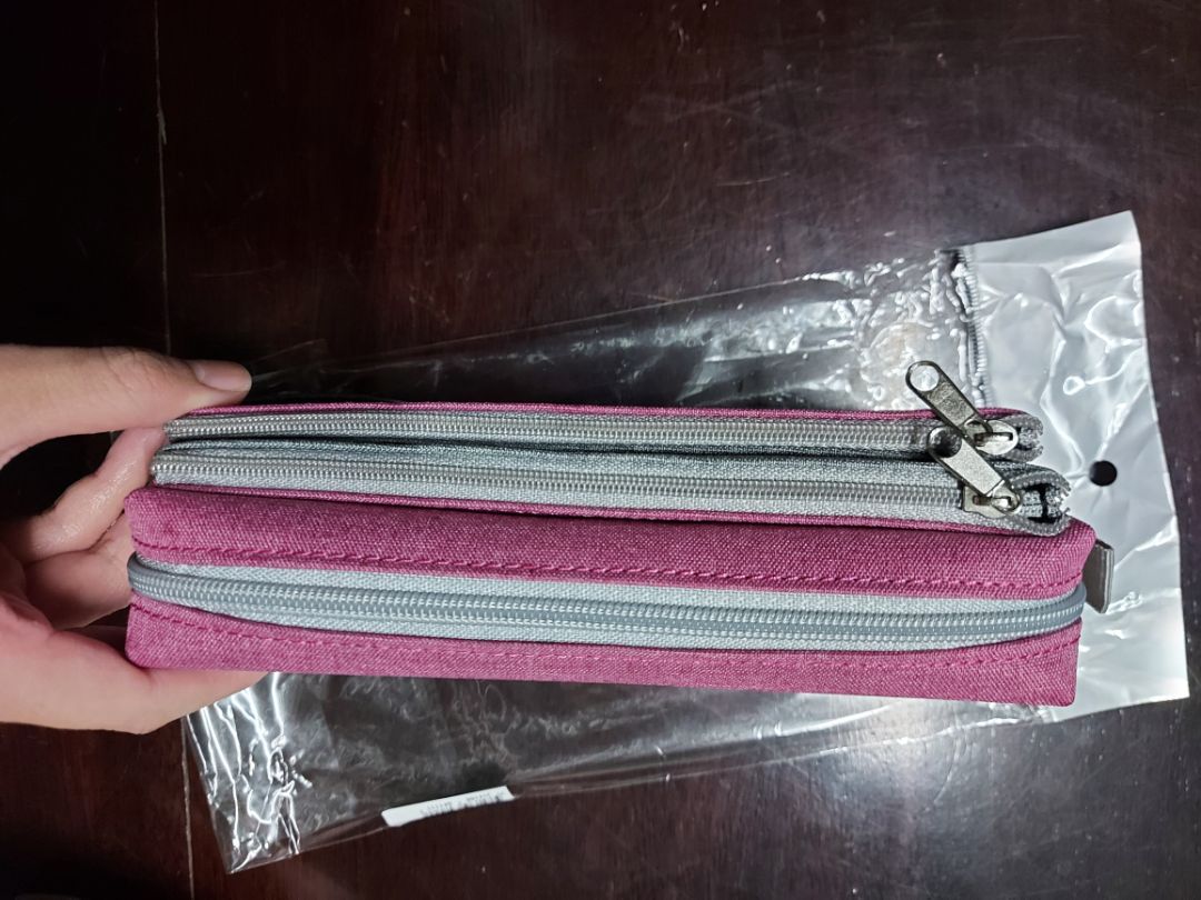 Hàng đẹp hơn cả mong đợi. Đường chỉ, vải, kéo và cắt may đều tốt. Hàng Việt Nam chất lượng cao?