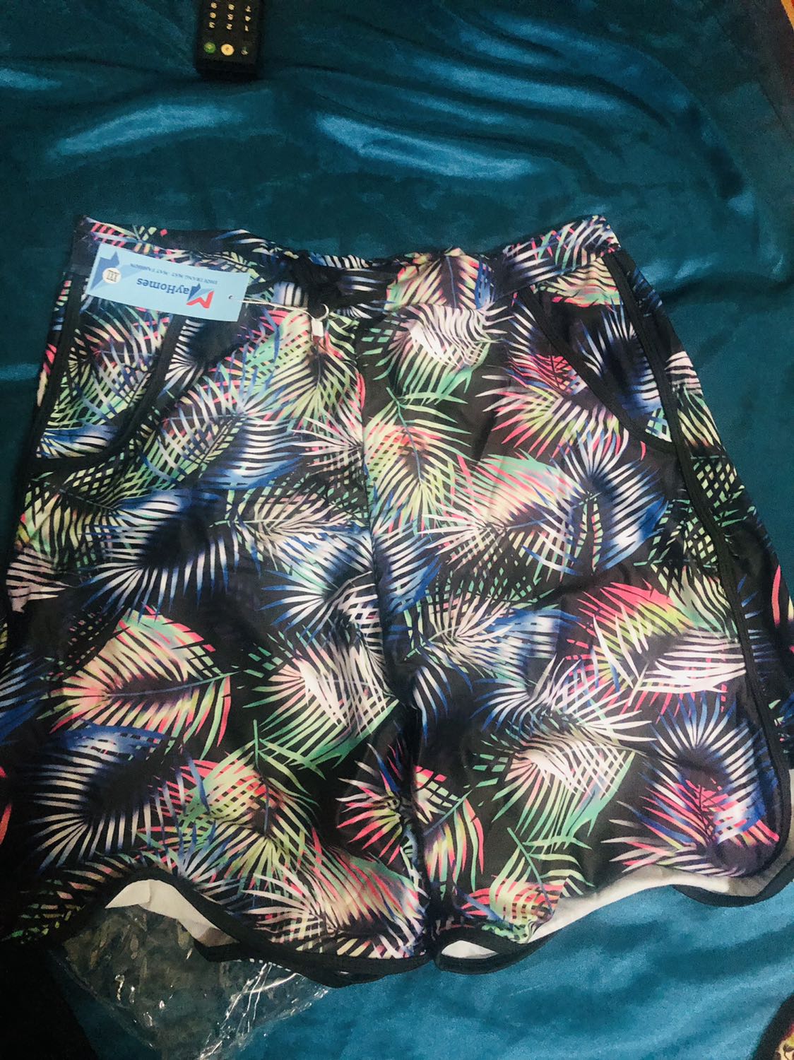 Giao đúng mẫu, đúng size, đóng gói cẩn thận, shop xử lý đơn khá nhanh, 2XL quần rất to nha, áo thì ok, chất vải tương xứng giá tiền!