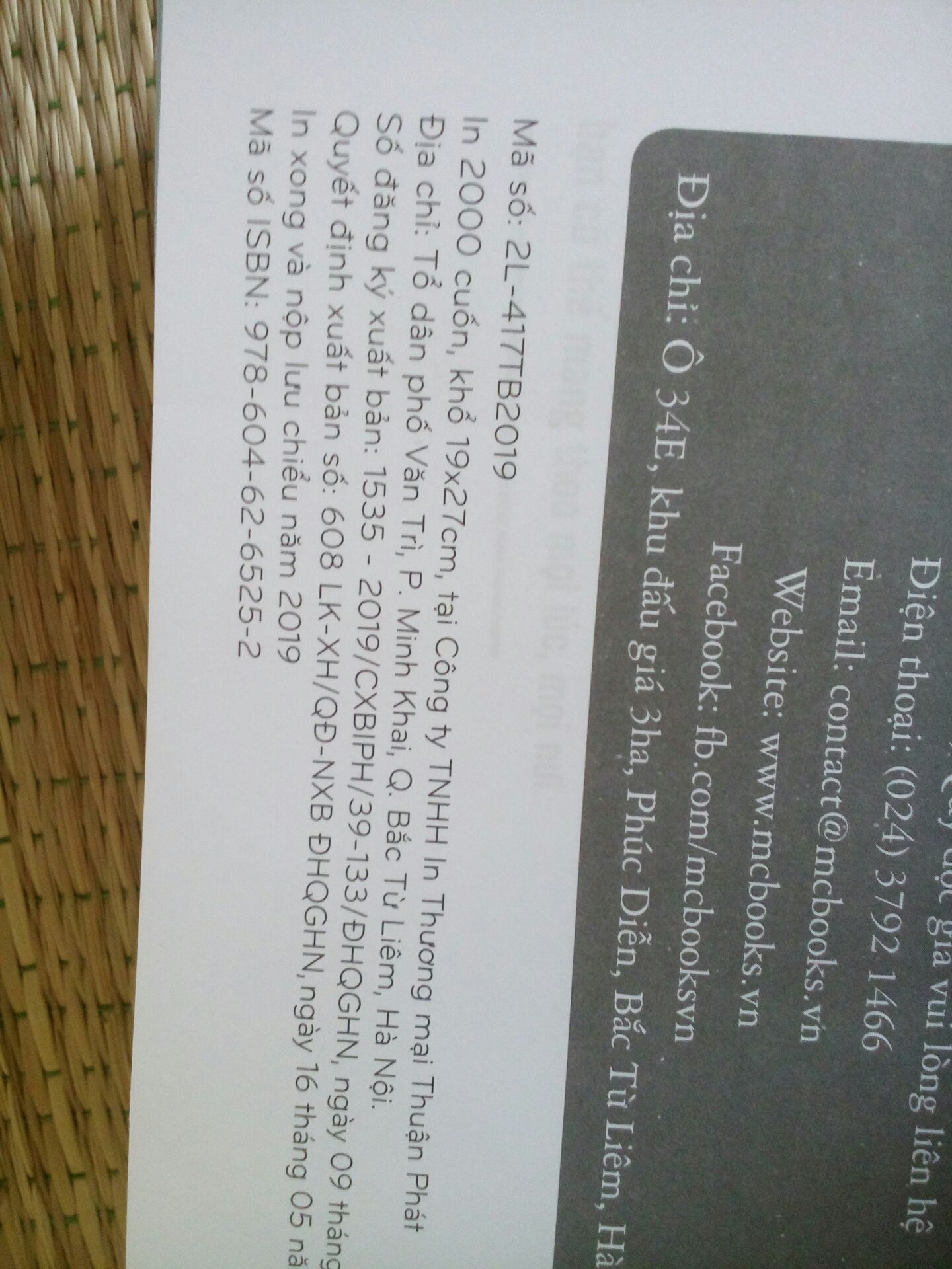 chồi ôi,  tiki giao hàng siêu nhanh,  dự kiến thứ 5 mà hôm nay thứ 2 đã giao rồi ,  sách đủ combo  luôn đúng y như mô tả nha ,  vừa mới in năm nay đó mọi người,  mau mau quẹo lựa ủng hộ tiki nào,  À tui mua của Vadata nha