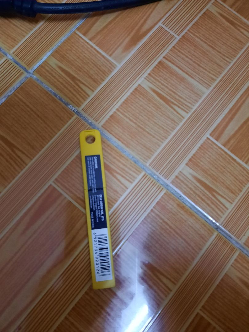 nhận được hàng rồi , nhưng khi mua cứ nghĩ là lưỡi dao lớn nên mới đặt khi nhận được hàng thì là cái nhỏ , hơi thất vọng tí , nhưng cũng thấy ok , nhà có sẵn dao chỉ mua thêm lưỡi thôi nhưng cái to cái nhỏ không biết làm sao mà xài , haizz