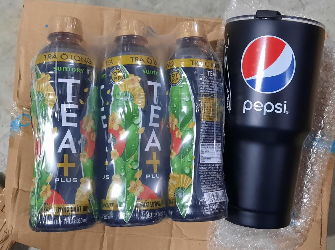 Đóng gói cẩn thận, giao hàng nhanh, hôm qua đặt, hôm nay nhận được hàng, hàng chất lượng pepsi phiên bản giới hạn được tặng kèm lốc trà ô long nữa. Rất tuyệt vời