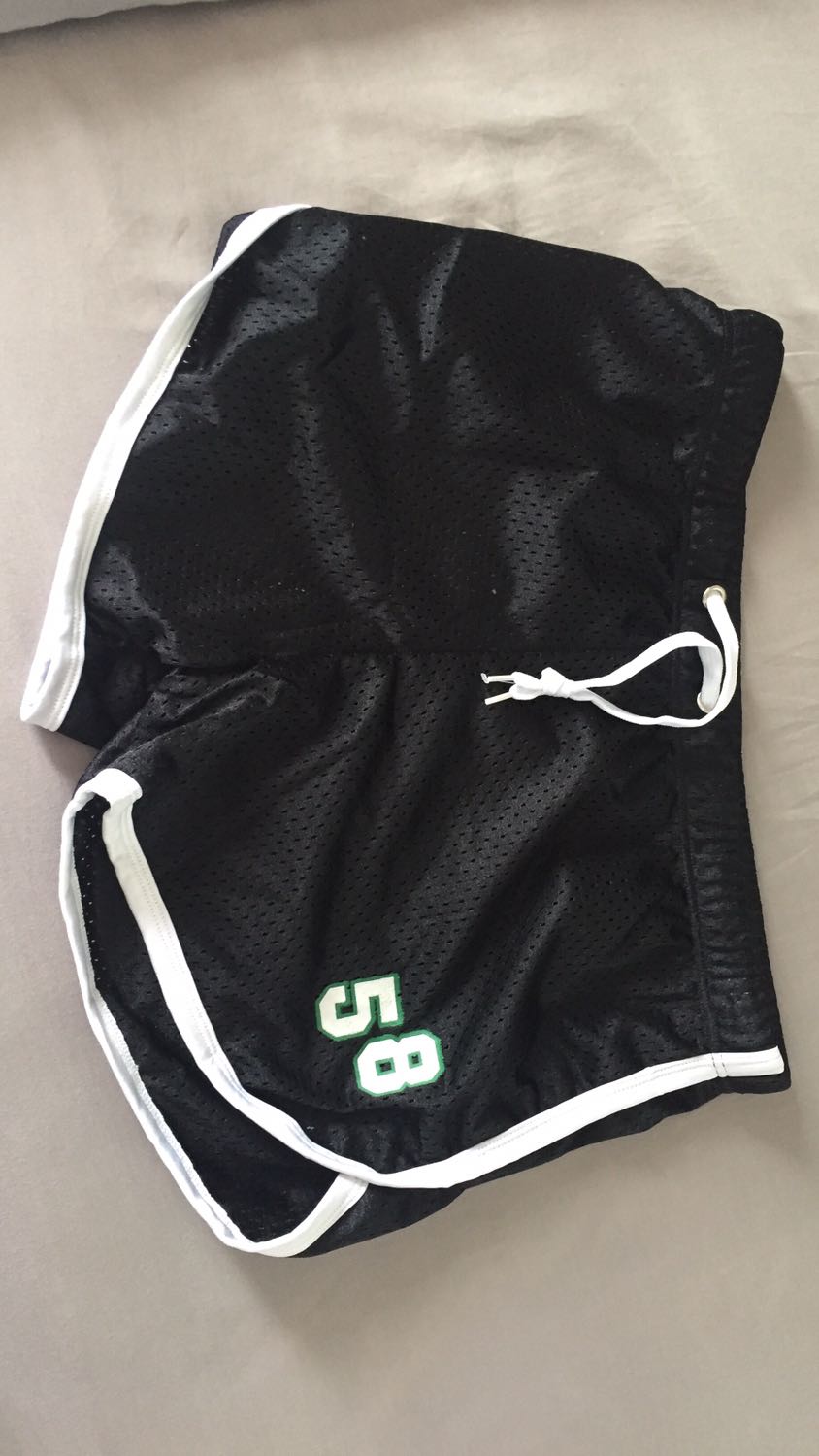 Hai lớp nhưng là vảo lỗ nên nhìn qua được. Chun quần ko bó mà phải dùng dây buộc Hai lớp nhưng là vảo lỗ nên nhìn qua được. Chun quần ko bó mà phải dùng dây buộc