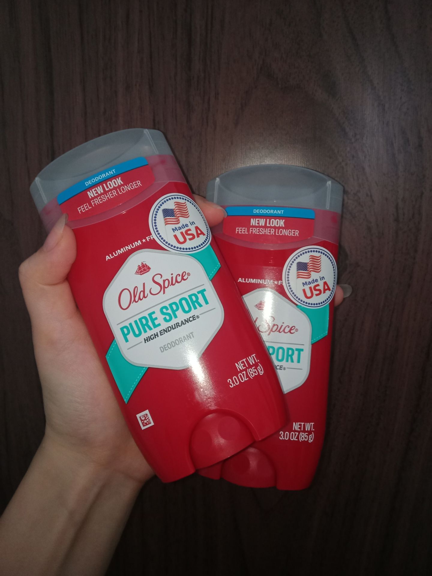 trên hình đặt loại nắp đỏ, đến lúc nhận hàng thì cả hai chai đều là nắp trắng. không hiểu luôn ạ :(( vậy chứ shop chia ra hai link, mỗi bên một giá để làm gì vậy?