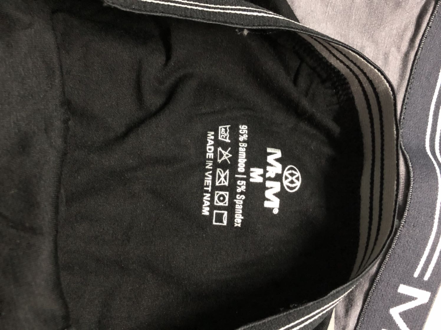 Hàng đẹp y như hình, mặc vào ôm sát cơ thể, vừa vặn và thoáng mát vô cùng. Chọn size như shop hướng dẫn rất đúng nha. Ae nào muốn cứ mua , đừng phân vân!??