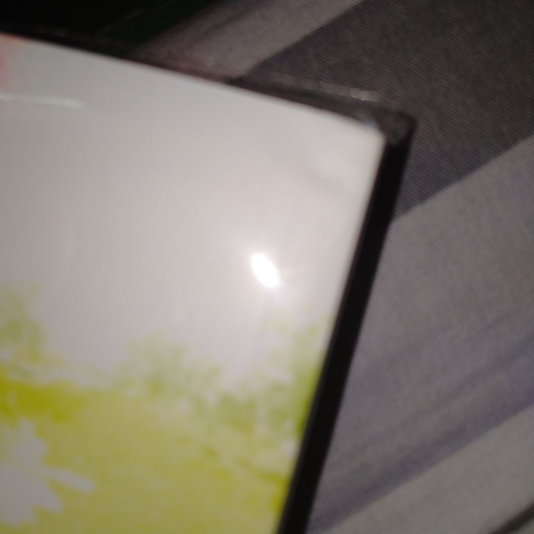 Lúc đầu mua lo lắm tại thấy mọi người nhận xét gặp vấn đề khá nhiều, nên hơi đắng đo nhưng mua về rồi thấy ưng lắm. Sách đẹp, được bọc đầy đủ, tuy có hơi bị nhăn góc đằng sau nhưng với giá này thì okela nha. Nhiều bạn nói thiếu trang chưa đọc nên không biết nhưng với "vẻ ngoài” thế này thì mình thấy hời lắm.