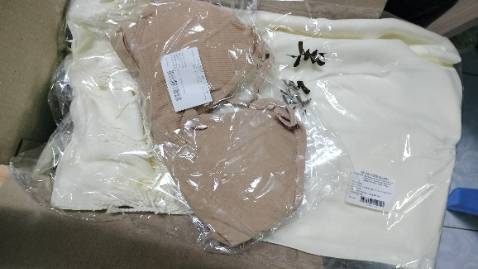 Dc tặng thêm quà. Khăn mịn màu đưpj