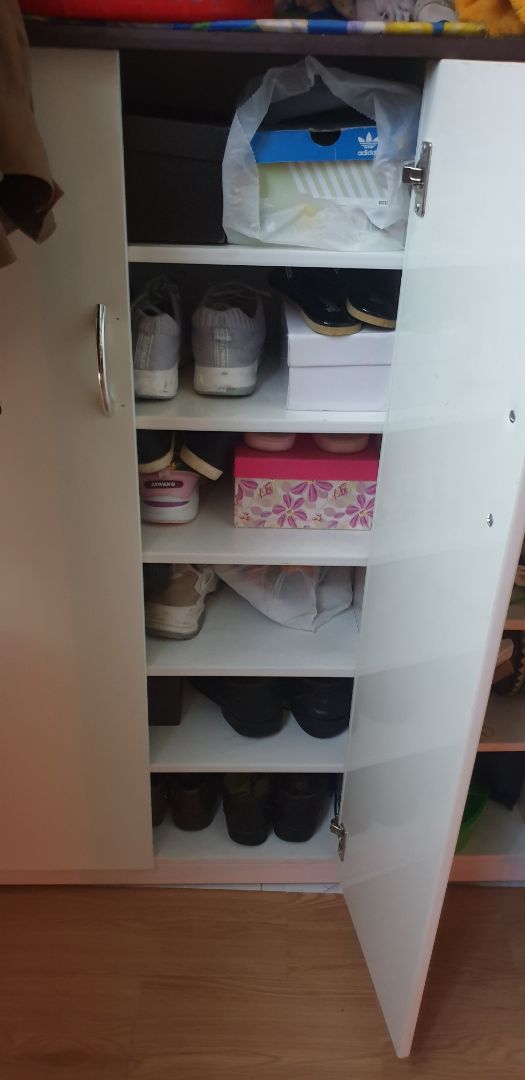 tủ giày đẹp, học tủ để đc nhiều giày dép, giá êm. Nhưng có điều giao hàng lâu quá