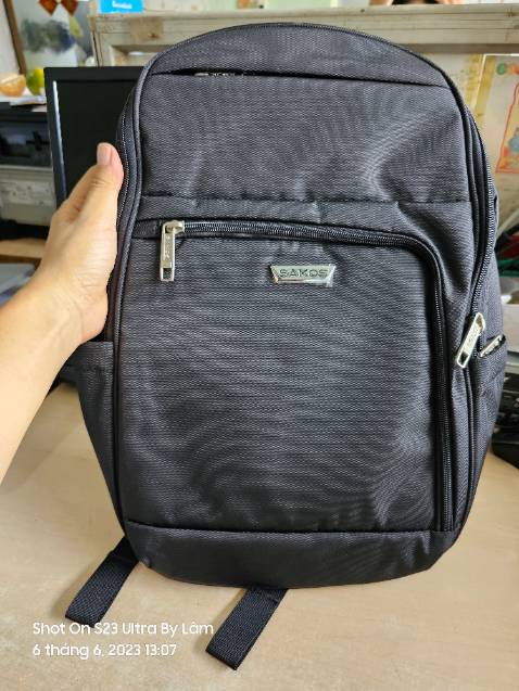 Mình mua được giảm giá còn 582.375, Balo cực kỳ đẹp, nhỏ gọn, chứ không to, vải tốt chắc chắn, mọi thứ điều ok, trừ khâu chuẩn bị hàng cực lâu, minh ở sài gòn, kho xuất hàng cũng ở sài gòn, mình phải gửi yêu cầu hỗ trợ từ tiki, mà 4 ngày mới giao tới, giao trễ hơn so với dự kiến luôn, nếu Sakos chuẩn bị hàng nhanh, giao sớm nửa là xứng đáng 5 sao