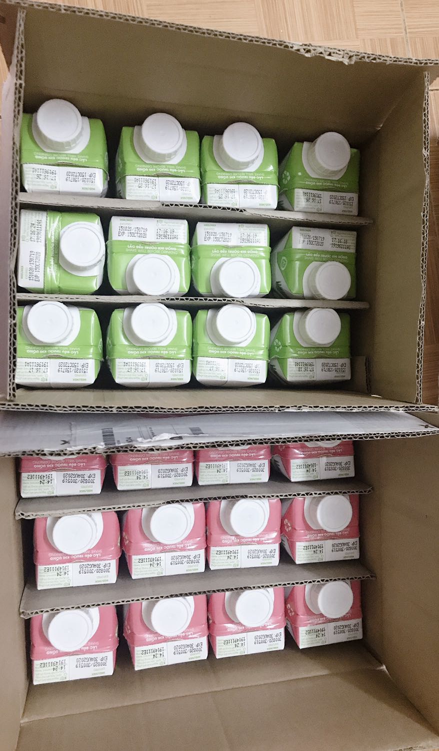 Giao hàng: Tiki giao hàng đúng là siêu tốc (dù không phải Tiki now). Mình đặt hàng từ 15h chiều hôm qua thì 10h sáng hôm nay đã nhận được hàng rồi. 
Đóng gói: Sản phẩm đóng gói kĩ càng, gọn hàng, không móp méo, ọp ẹp, nói chung rất ổn.
Chất lượng: Tiki trading thì mình hoàn toàn tin tưởng.