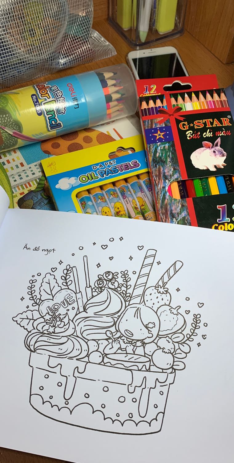 Mở bìa sách ra là mình đã rất thích vì trang giấy dày và chứa những thông điệp rất ý nghĩa giúp cho những ai bị stress như mình sẽ cảm thấy thoải mái hơn khi đặt bút tô màu vẽ những gì mình thích. Săn sale được 50k, rất xứng đáng ??