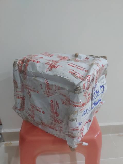 Thất vọng với gói hàng được đóng và giao như thế này
Gói Hàng bị ướt, rách, móp méo. Đóng gói cẩu thả và tạm bợ như này