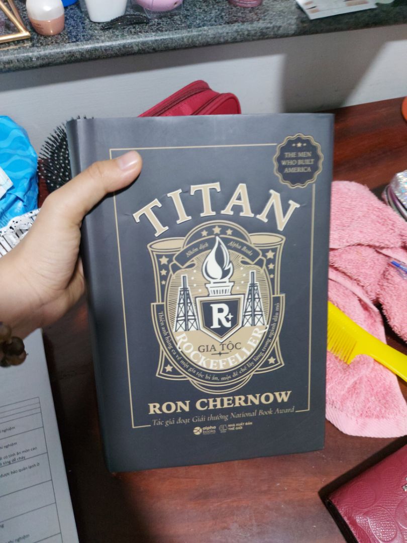 sách đẹp lắm, đẹp lắm lắm luôn, còn bao nilon rất mới. nội dung hơi sâu và buồn ngủ nên lưu ý. lúc mở ra t vui quá trời 😁😁😁