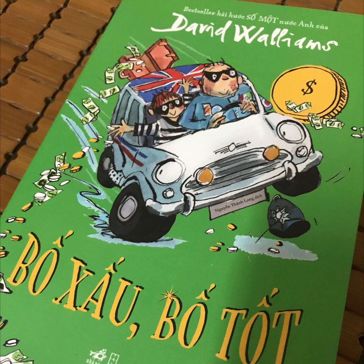 Một cuốn sách hay và ý nghĩa, phản ánh được những góc tối của cuộc sống màu hồng. Và giúp ta thêm trân quý những người luôn bên cạnh tin tưởng và yêu thương ta vô điều kiện. Chỉ đơn giản họ là chính họ. Có lẽ với những người trải qua thăng trầm trong cuộc sống sẽ thấy được nhiều điều từ những cuộc hội thoại tuy hài mà sâu sắc trong đây