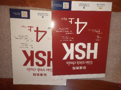 Cảm giác gói hơi sơ sài phần bánh tặng kèm bị vỡ thành vụn hết r á:( nhunge sách đẹp ko bị in lỗi ổn nha