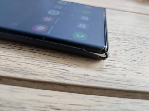 Mình mới mua đc 1 tháng hơn xài mỏng. Nhưng chất lượng chưa gì đã bị bong tróc góc. Hãng xem hình thì thấy. Cảm thấy sản phẩm hơn 100k mà xài đc 1 tháng hơi phí