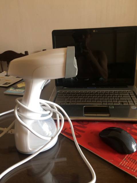 Hàng chính hãng, có phiếu bảo hành đầy đủ. Thương hiệu Đức, sản xuất tại TQ, nhưng chất lượng lại rất tốt. Bản ủi hơi ủi đứng chỉ phù hợp cho các loại quần áo không cần thẳng tuyệt đối như vải linen, jean, kaki. Còn quần áo văn phòng dùng vải kate, quầy tây thì bàn ủi này không phù hợp, phải dùng bàn ủi hơi truyền thống thỉ mới thẳng được. Sản phẩm phù hợp đi du lịch, cho những người không có thời gian.