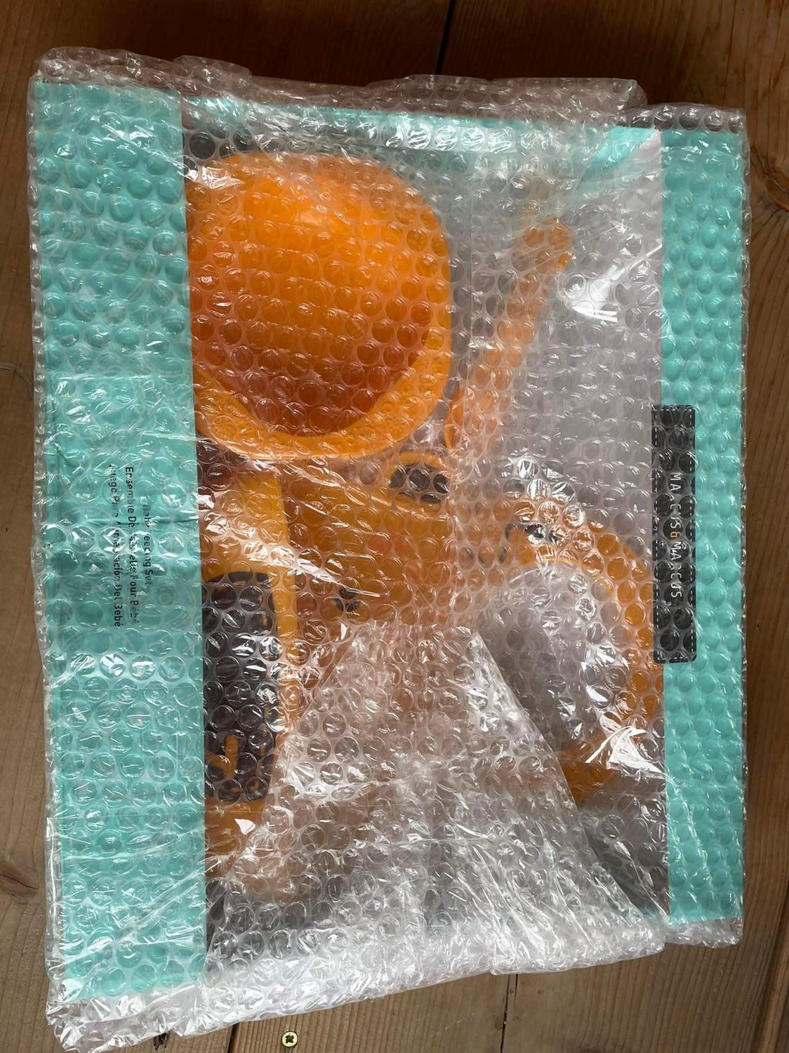 Giao hàng nhanh nhưng hộp hơi bị móp