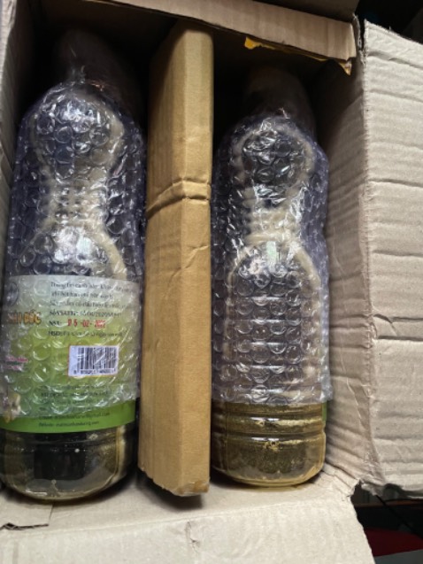 Chất lượng đóng gói ko được tốt cho lắm,sản phẩm thì ngày sản xuất hơi xa và chai có ghi ngày sản xuất chai thì ko ghi ngày