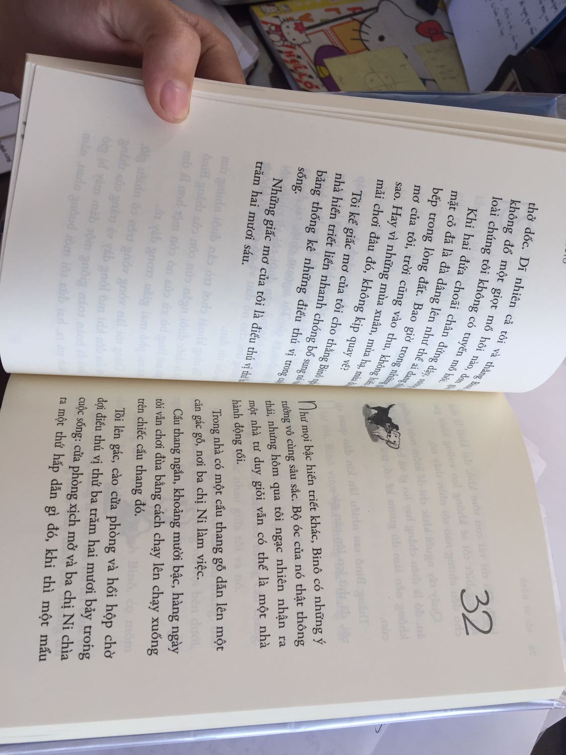 Sách đóng gói kĩ càng, giao hàng rất nhanh luôn, sách và giấy đẹp