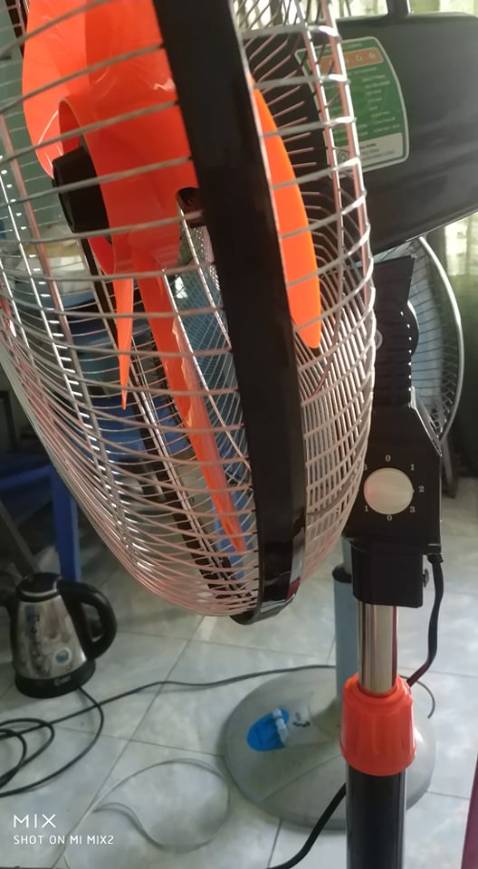 Tôi vừa mua mà quạt ko vào điện, shop ko *** quạt hay sao mà giao cho khách vậy