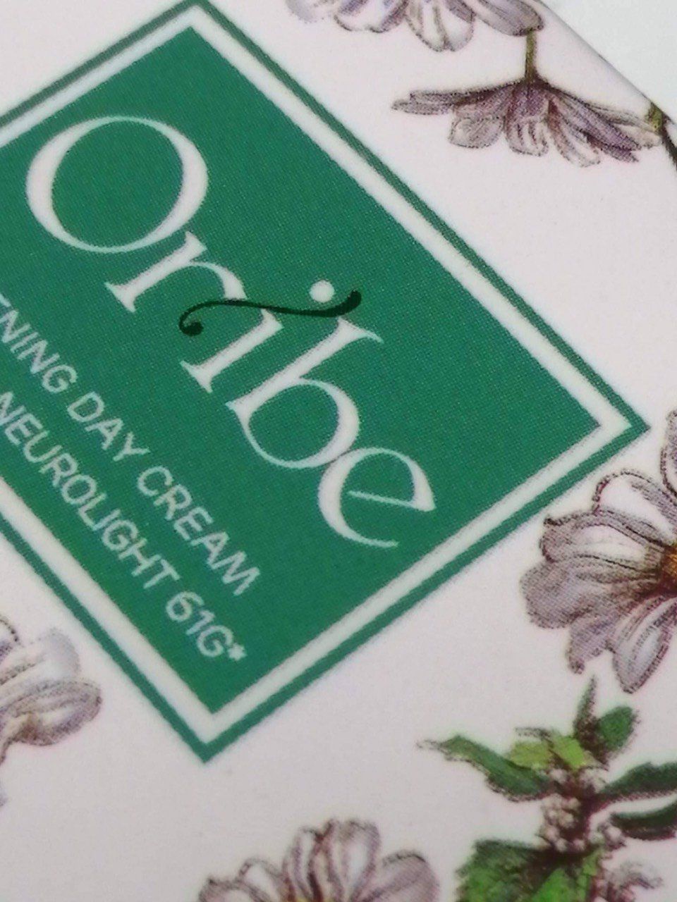 thực sự yêu thích sản phẩm Oribe mình dùng lọ thứ 2 rồi da đỡ nhăn hẳn lắm bạn bè ai cũng khen mình có gt loại này cho mn nữa đó