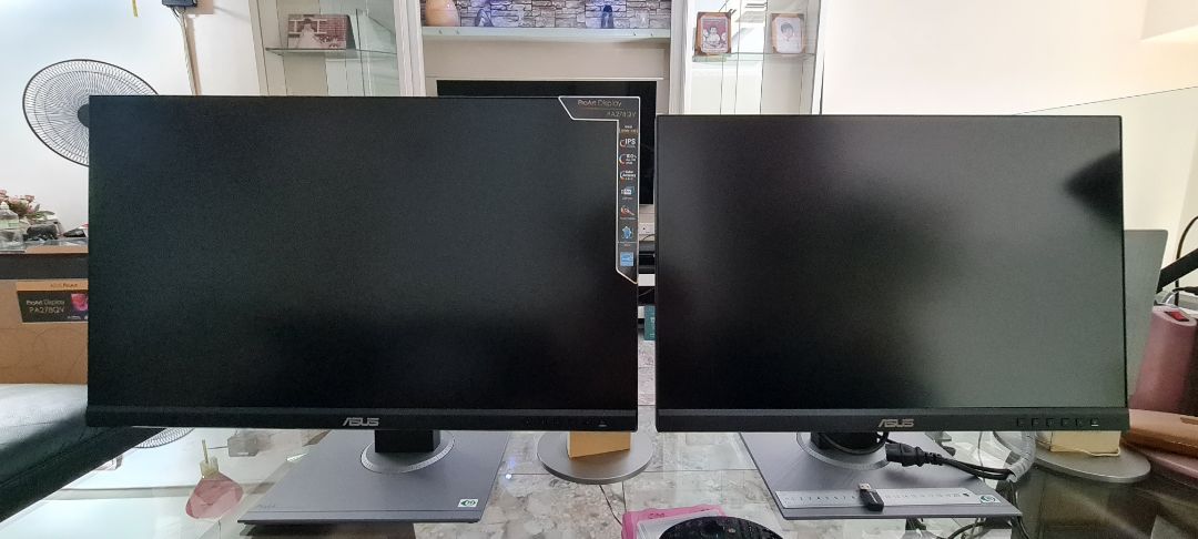 Tặng nhiều hệ dây cắm nguồn, đủ dây displayport, HDMI, dây Hub, chắc chắn, rõ nét sáng. Mua cái thứ hai. Tuyệt