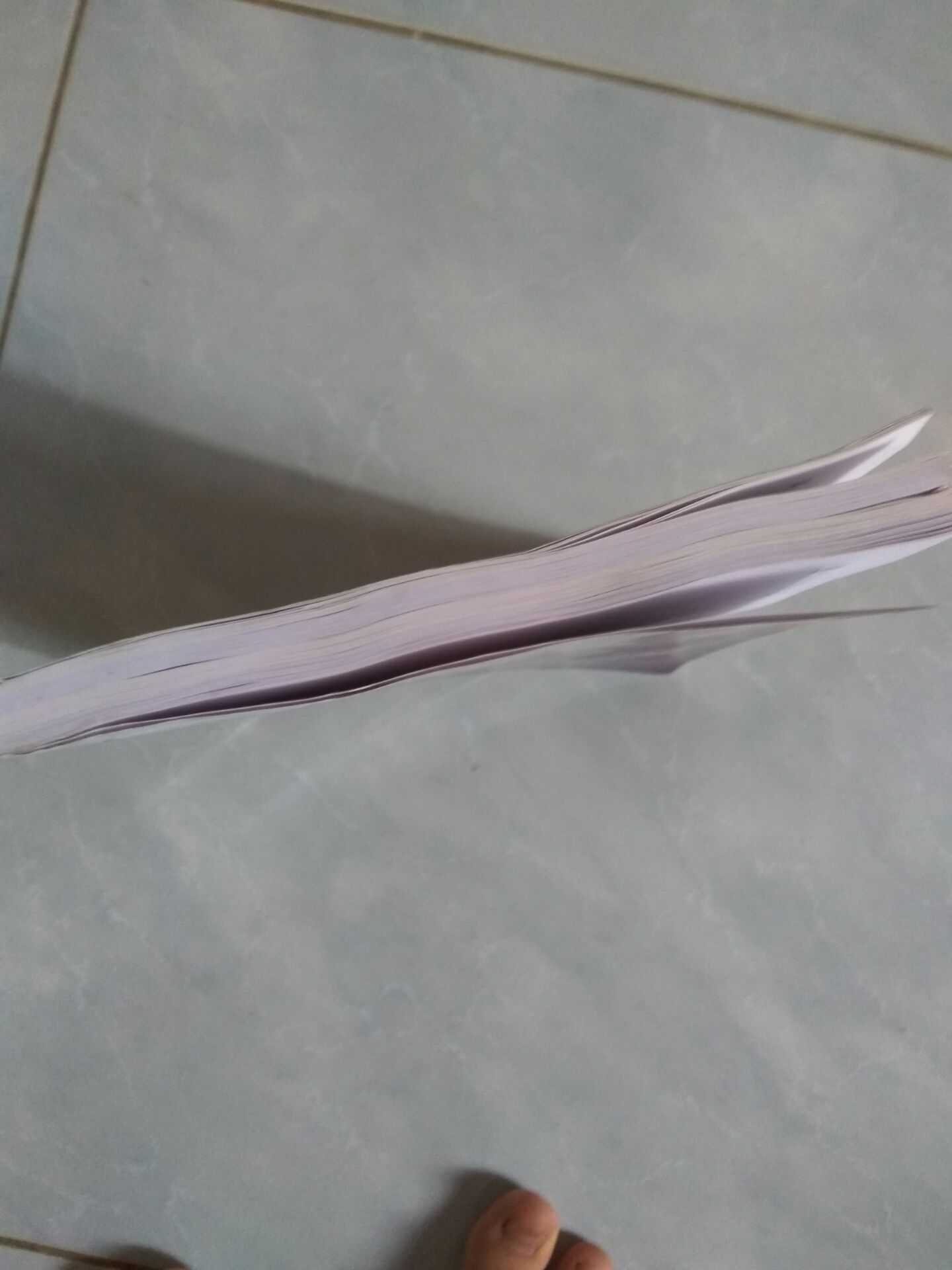 sản phẩm giao bị nếp gấp ở sách.Ngoài ra còn bị bẩn ở các góc sách trông rất khó chịu