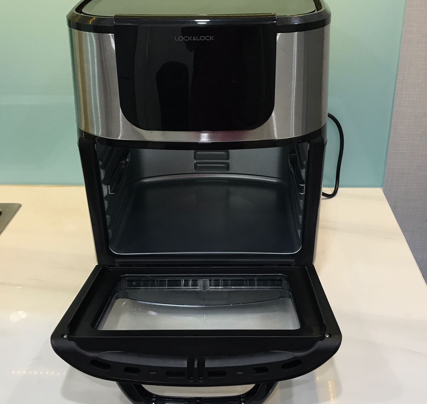 Thiết kế đế chống trơn trượt giảm nguy hiểm cho người sử dụng